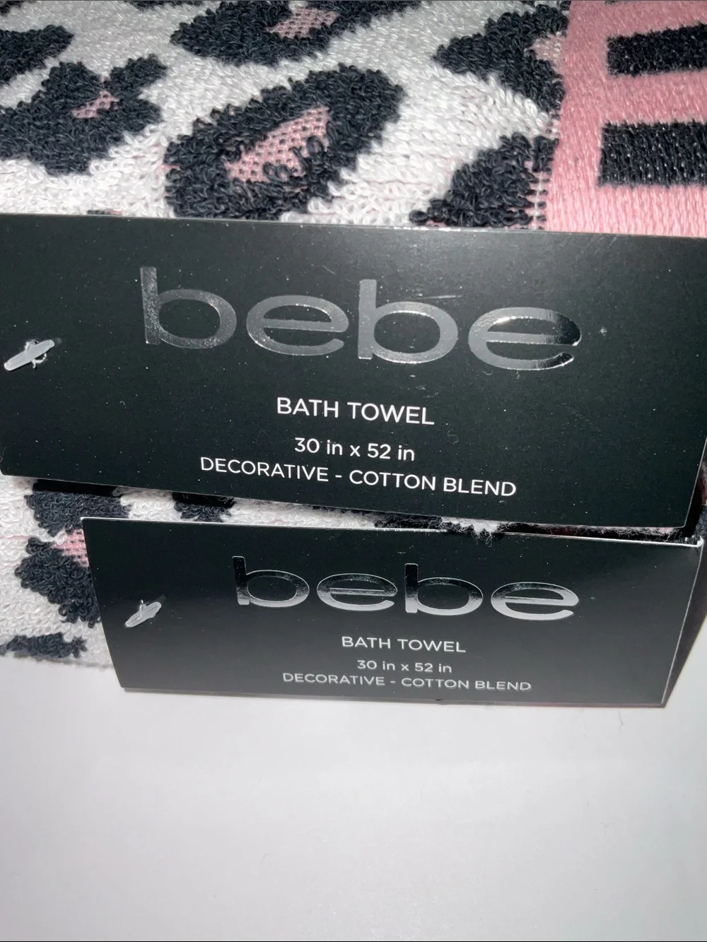 BEBE WHITE BLACK LEOPARD PRINT PINK HEM 4pc. 2 BATH 2 HAND TOWEL SET NWT